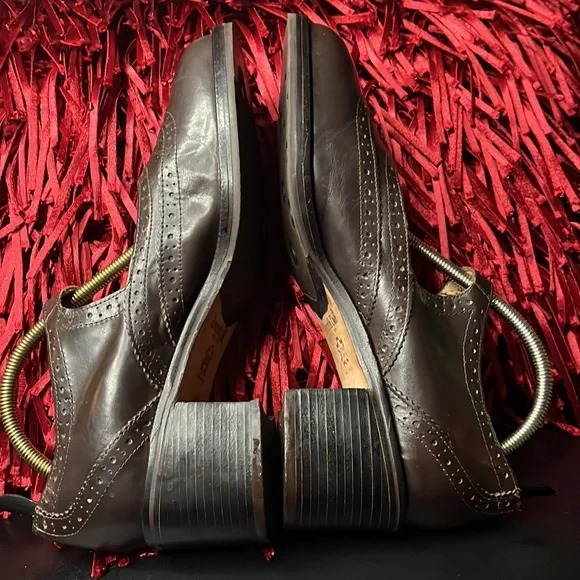 Kenneth Cole wingtip Leather stacked wood heel brown leather perf. vintage pump - Picture 3 of 12